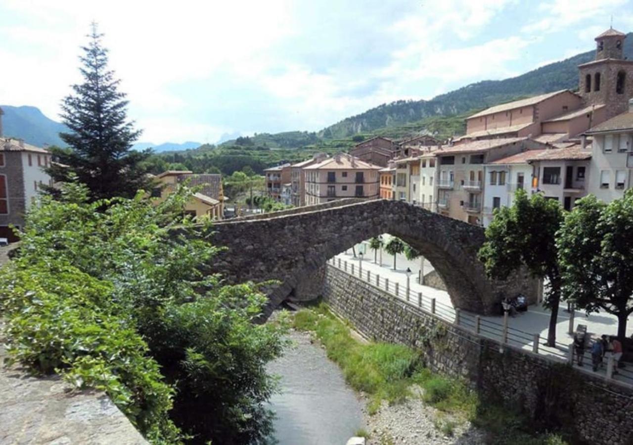 Apartamento Con Encanto En El Pirineo La Pobla de Lillet Luaran gambar